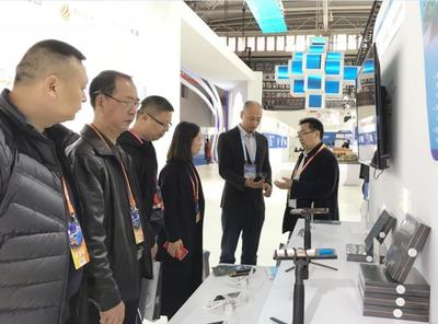 青橙VOGA 2 AI激光投影手機亮相2018保密技術(shù)交流大會，智能黑科技閃耀全場